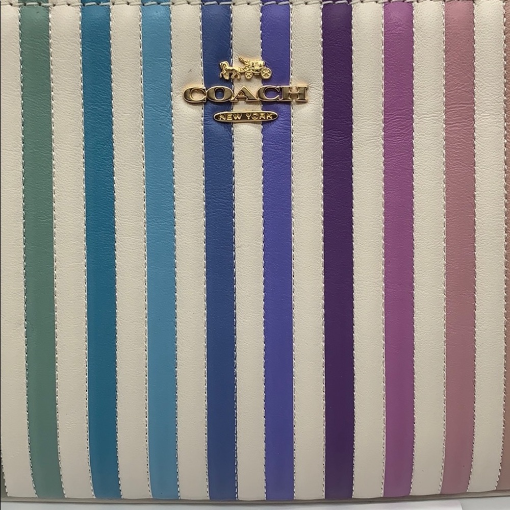 COACH LARGE WRISTLET WITH OMBRE QUILTING
IM/CHALK - Picture 15 of 16
